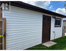 28 PEGGY AVENUE - 42