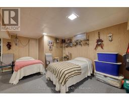 272 BRENDA CRESCENT - 13
