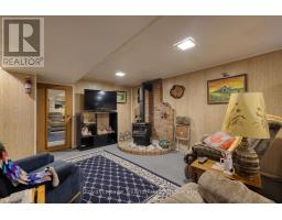 272 BRENDA CRESCENT - 15