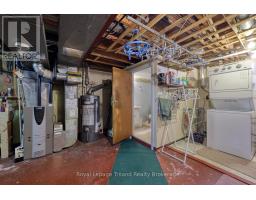 272 BRENDA CRESCENT - 18