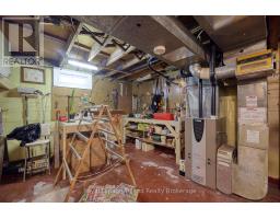 272 BRENDA CRESCENT - 21