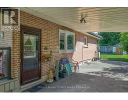 272 BRENDA CRESCENT - 22