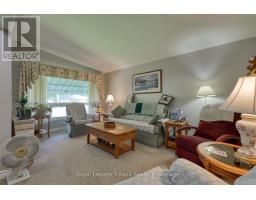 272 BRENDA CRESCENT - 3