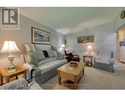 272 BRENDA CRESCENT - 4