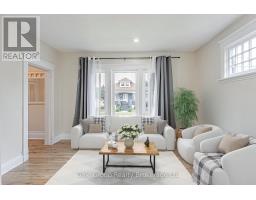 22 STRATHCONA AVENUE - 12