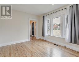 22 STRATHCONA AVENUE - 16
