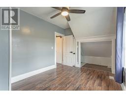 22 STRATHCONA AVENUE - 35