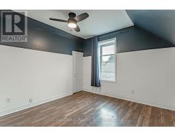 22 STRATHCONA AVENUE - 36