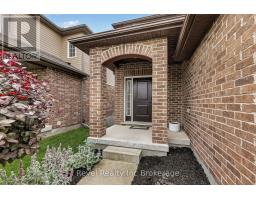 718 FRONTENAC CRESCENT - 4