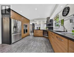 25 DEMEYERE AVENUE - 12
