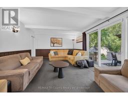 25 DEMEYERE AVENUE - 18