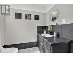 25 DEMEYERE AVENUE - 19