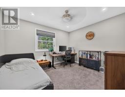 25 DEMEYERE AVENUE - 26