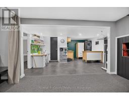 25 DEMEYERE AVENUE - 32