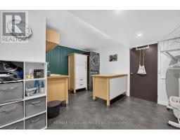 25 DEMEYERE AVENUE - 33