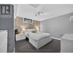 25 DEMEYERE AVENUE - 34