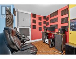 813 DUFFERIN STREET - 12