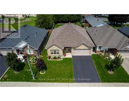 6 ESSELTINE DRIVE - 36