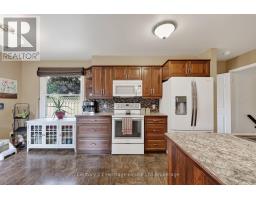 27 SIOUX CRESCENT - 21