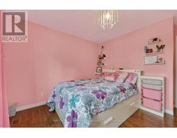 27 SIOUX CRESCENT - 32