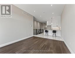 804 GARDEN COURT CRESCENT - 32
