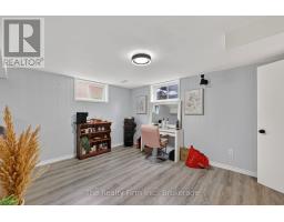 126 SPRINGBANK AVENUE N - 23