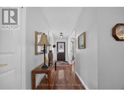32 WILKINS CRESCENT - 11