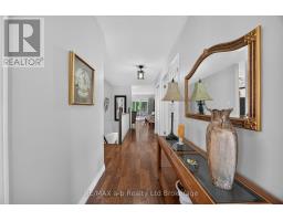 32 WILKINS CRESCENT - 12