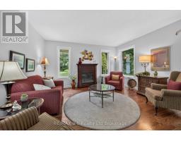 32 WILKINS CRESCENT - 17