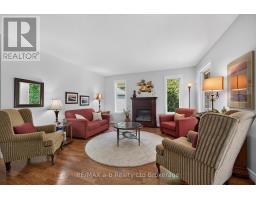 32 WILKINS CRESCENT - 18
