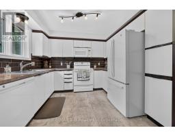 32 WILKINS CRESCENT - 21