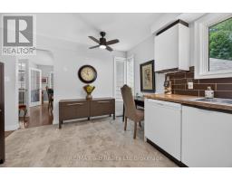 32 WILKINS CRESCENT - 24