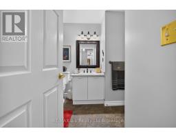 32 WILKINS CRESCENT - 30