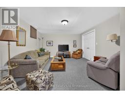 32 WILKINS CRESCENT - 32