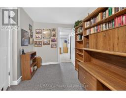 32 WILKINS CRESCENT - 34