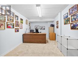 32 WILKINS CRESCENT - 35