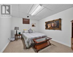 32 WILKINS CRESCENT - 36