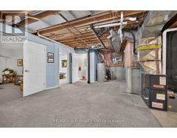 32 WILKINS CRESCENT - 38