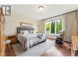 911 RIDGEWOOD DRIVE - 12