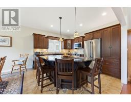 911 RIDGEWOOD DRIVE - 8