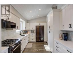 11 ROBIN STREET S - 10