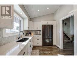 11 ROBIN STREET S - 12