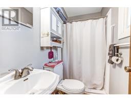 27 WOODCOCK DRIVE - 10