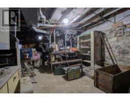 242 WONHAM STREET S - 22