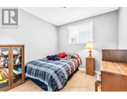 18 LOCUST CRESCENT - 15