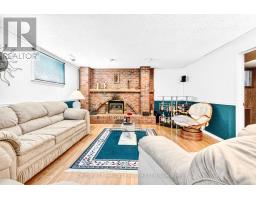 18 LOCUST CRESCENT - 17