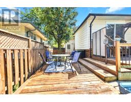18 LOCUST CRESCENT - 28
