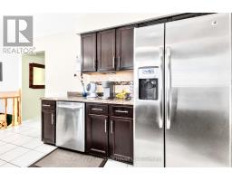 18 LOCUST CRESCENT - 9