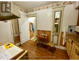 1169 OXFORD STREET E - 11