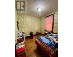 1169 OXFORD STREET E - 13